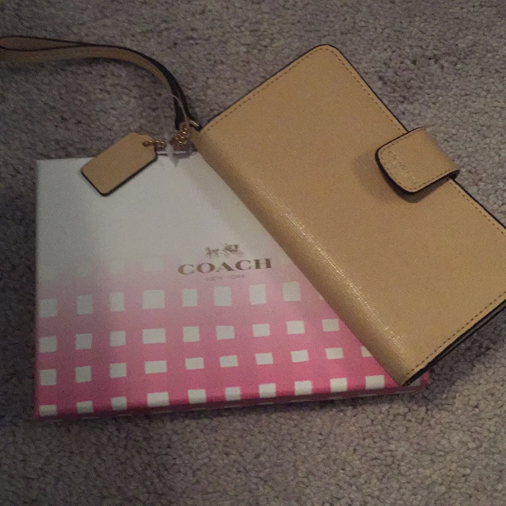NEW with tags coach wristlet